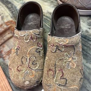 Dansko women’s clogs